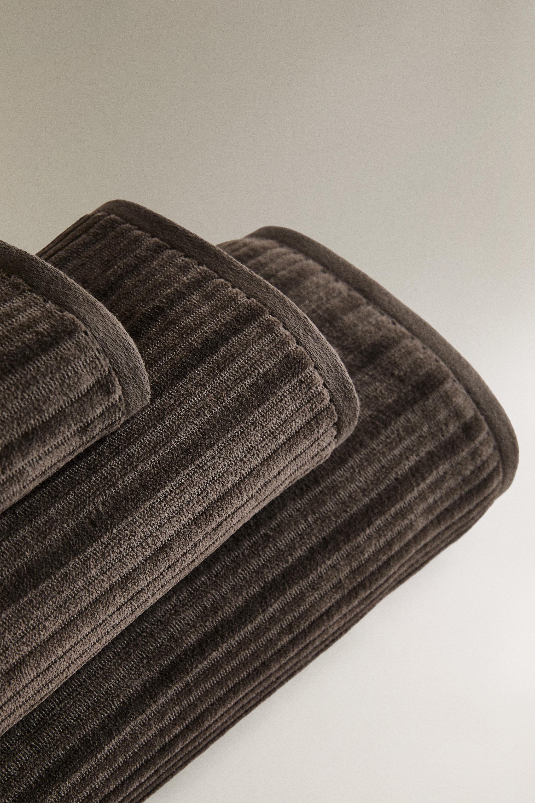 STRIPED TEXTURED VELOUR BATH TOWEL
